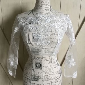 💙Bloomingdale’s Lace Crop Top💙